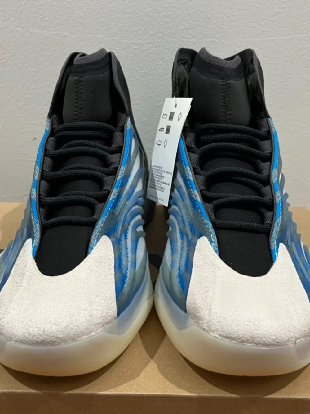 YEEZY QNTM Basketball Frozen Blue